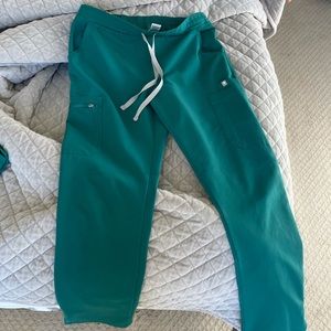 figs hunter green yola skinny scrub pants SHORT